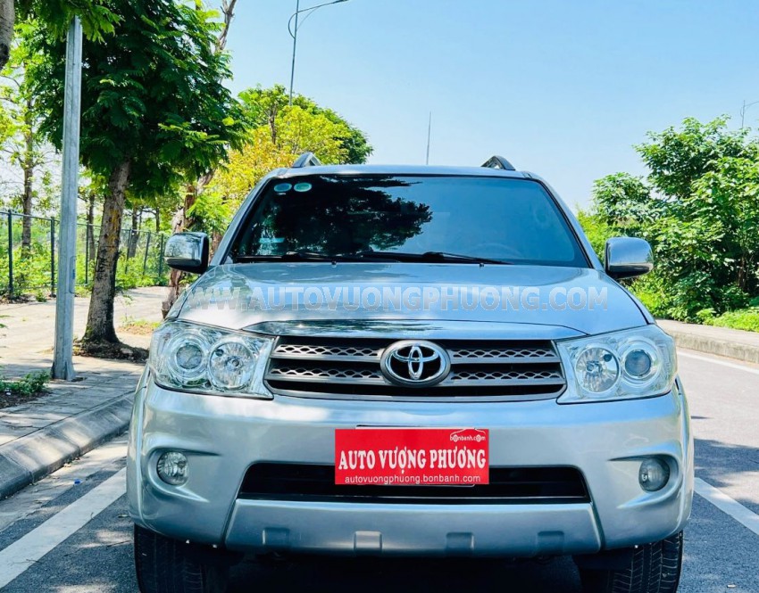 Toyota Fortuner 2.7V 4x4 AT 2010