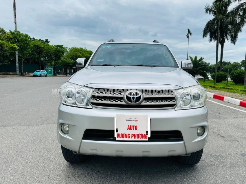 Toyota Fortuner 2.7V 4x4 AT 2010